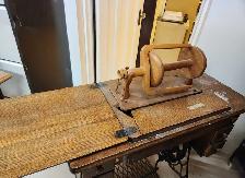 Fiber Spinning Wheel - Photo 2