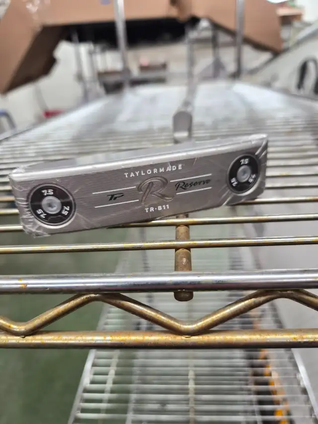 Brand new taylormade reserve B11 blade putter for sale!!
