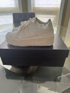 brand new nike air / Air Force 1 woman size 6.5 - Photo 2