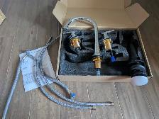 Brand New Chrome Bathroom Faucet For Sale - Photo 2