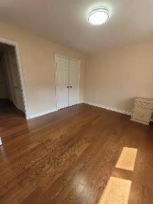 Single Bedroom in House for Rent Seppard/Kennedy - Photo 3