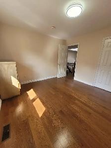 Single Bedroom in House for Rent Seppard/Kennedy - Photo 7