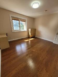 Single Bedroom in House for Rent Seppard/Kennedy - Photo 8