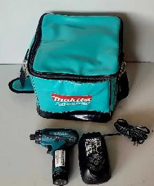 12V 1/4' Makita Hex Cordless Driver Drill (32332981)