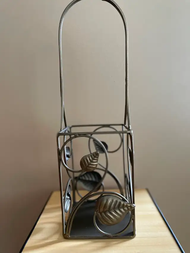 Metal Wine Bottle Holder - NEW