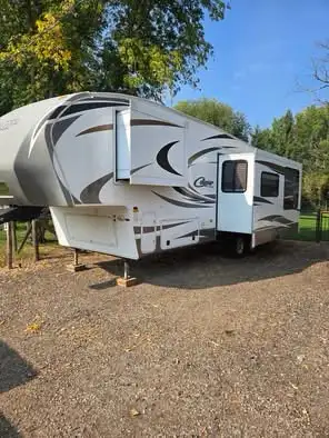 2012 Cougar fifth wheel
