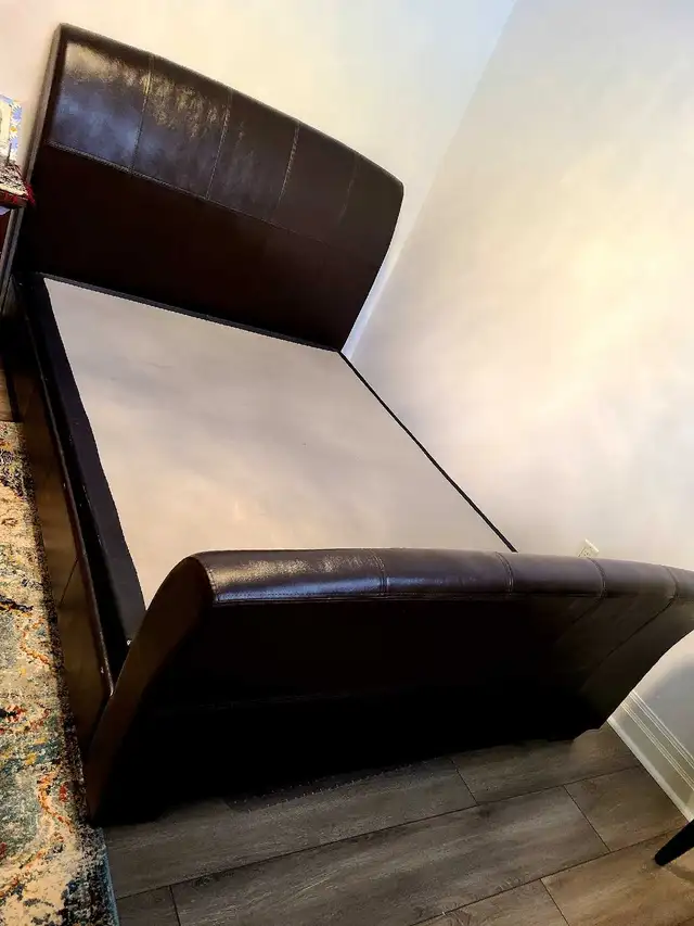 Queen bed in leather $250 with box