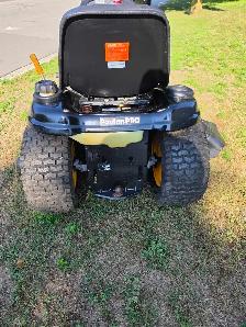 Lawn Tractor - Photo 3