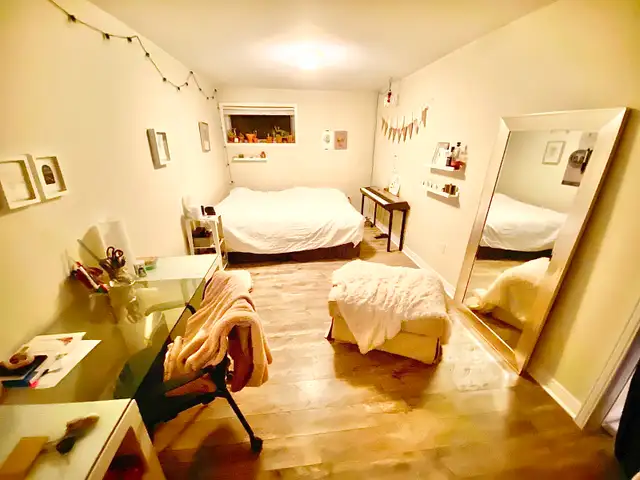 Room For Rent (On The Hill Uptown) Dog & Cat Friendly - Open Now