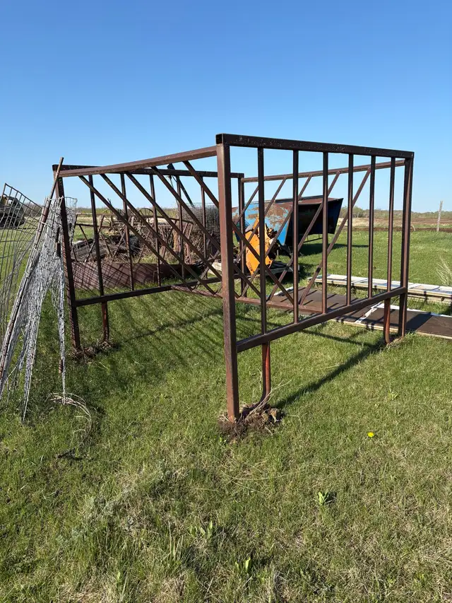 bale feeder