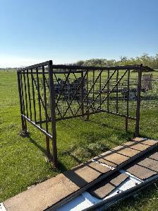 bale feeder - Photo 2