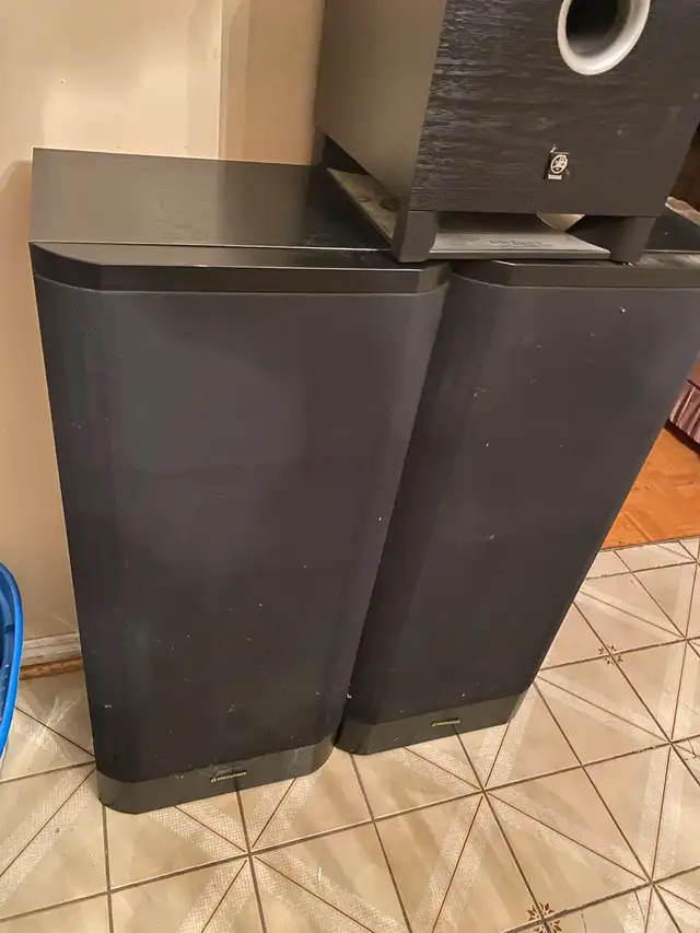 2 Used Speakers and Subwoofer For Sale