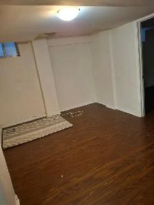 $2150 Mississauga 2 bedroom   den basement, 2 parking   garage - Photo 2