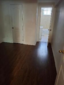 $2150 Mississauga 2 bedroom   den basement, 2 parking   garage - Photo 3