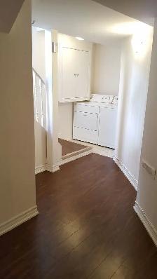 $2150 Mississauga 2 bedroom   den basement, 2 parking   garage - Photo 4