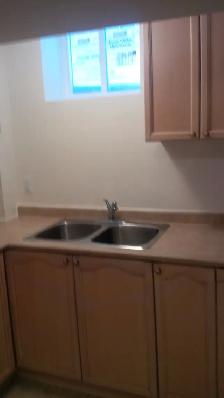 $2150 Mississauga 2 bedroom   den basement, 2 parking   garage - Photo 5