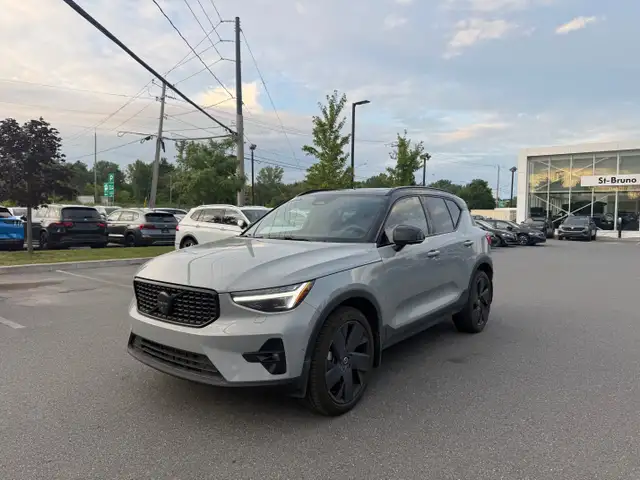 2026 Volvo XC40 Ultra Black Edition | Toit ouvrant | Navi | App