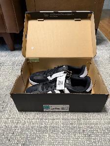 Adidas Barreda Brand New Never worn - Photo 4