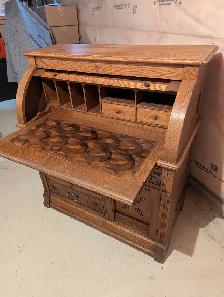 Antique Quarter-Sawn White Oak Roll-Top Desk c. 1900–1910 - Photo 2