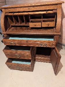 Antique Quarter-Sawn White Oak Roll-Top Desk c. 1900–1910 - Photo 4