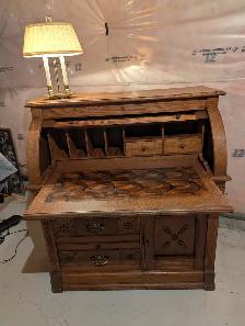 Antique Quarter-Sawn White Oak Roll-Top Desk c. 1900–1910 - Photo 6