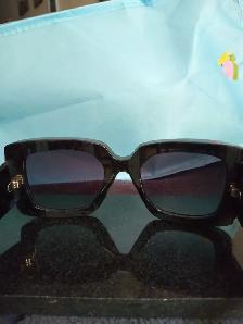 Womens Chanel sunglasses $200 - Photo 2