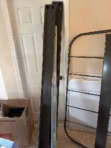 Queen metal bed frame - Photo 2