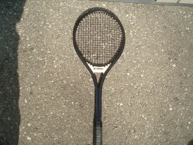 YAMAHA  TENNIS RACKET -  HIGH QUALITY  - LIKE NEW