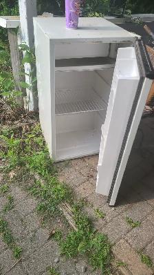 MOVING SALE,600 TAUNTON RD WEST, - Photo 3