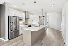 2189sqft Kensington show home w/ fully-finished walk out bsmt! - Photo 2
