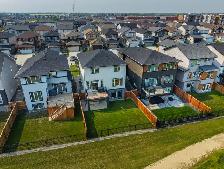 2189sqft Kensington show home w/ fully-finished walk out bsmt! - Photo 9
