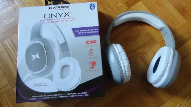 BRAND NEW BLUETOOTH HEADPHONE