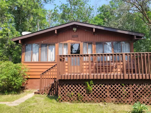 Well Maintained Cottage , just south of Grand Beach
