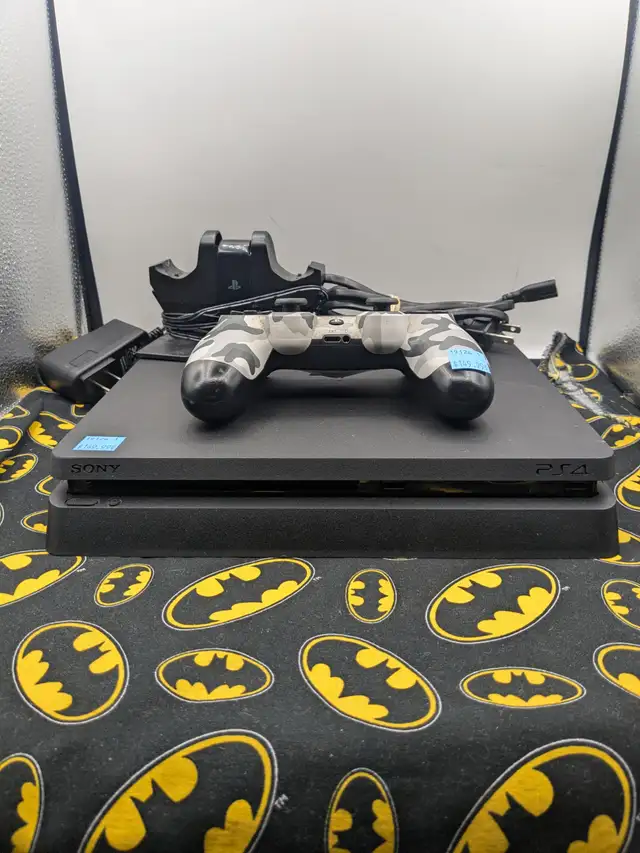 Playstation 4 Slim w/controller charge-dock (#19124)