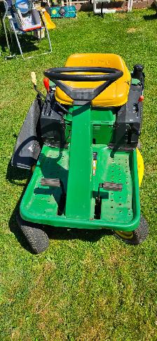 John Deere GX75 Riding Lawn Tractor - Photo 2