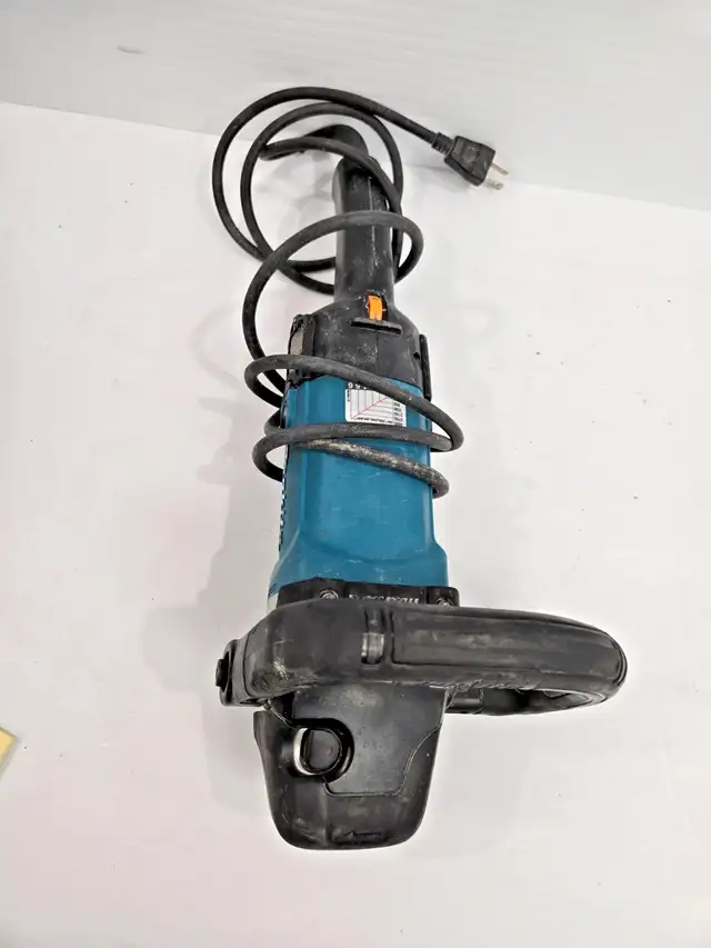 (B4402) Makita 9237c rotary polisher