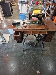 Treadle Singer - Photo 5