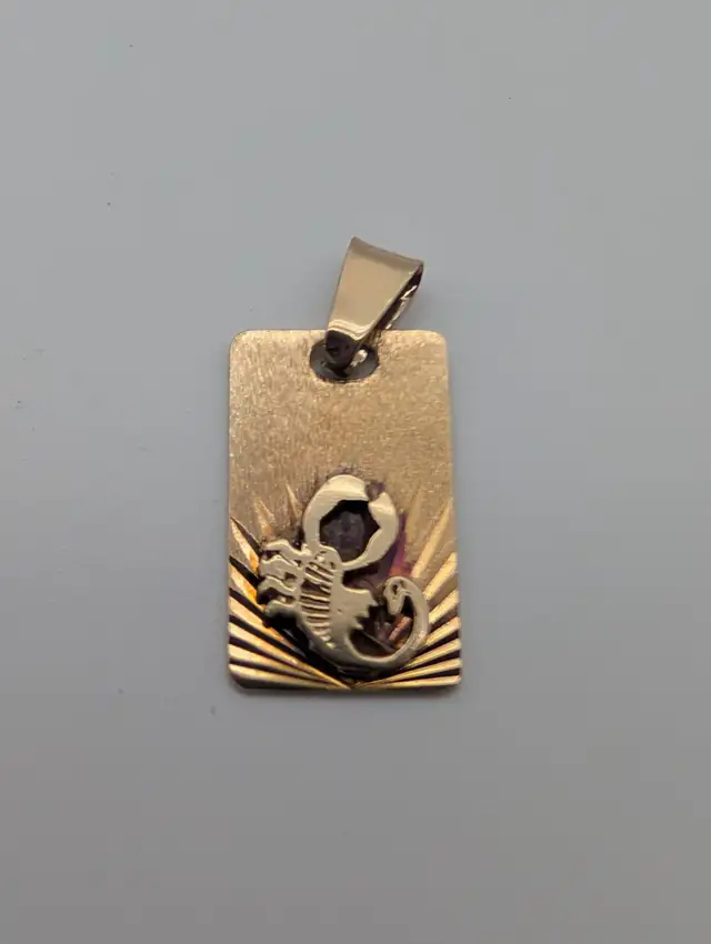 (B2951) Gold Pendant 1.20 grams 10K