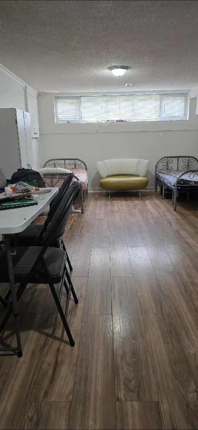 Shared basement room available for rent in Scarborough