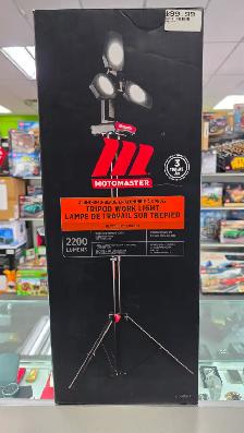 MotoMaster Heavy-Duty Tripod 2200 Lumens 3Blade Work Light - NEW