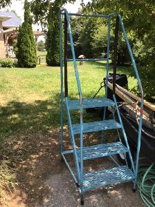 WAREHOUSE ROLLING LADDER - Photo 2