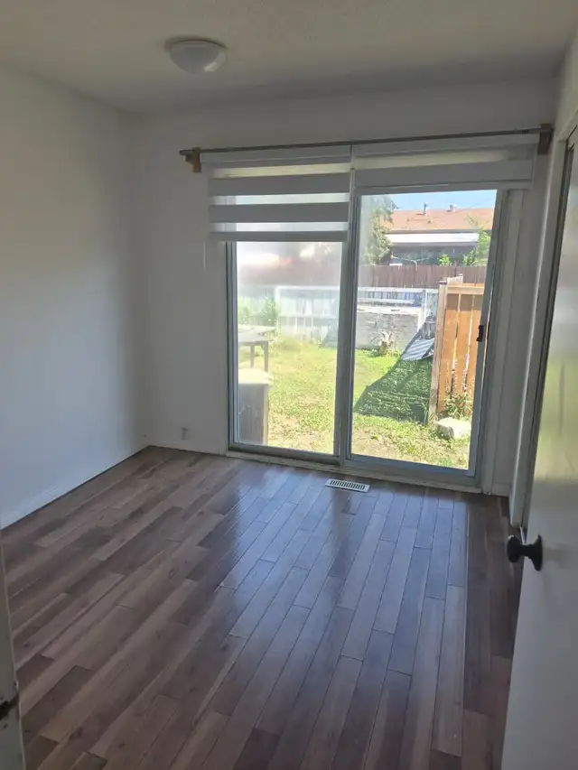 Room for Rent – 5-Minute Walk to Marlborough C-Train main floor