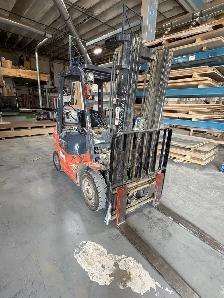 fork lift - Photo 2