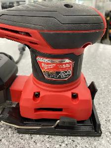 Milwaukee 6033 1/4 Sheet Sander - Photo 3