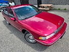 1994 Chevrolet Caprice Classic LS / V8 / RWD / 6 PASSENGERS Low - Photo 11