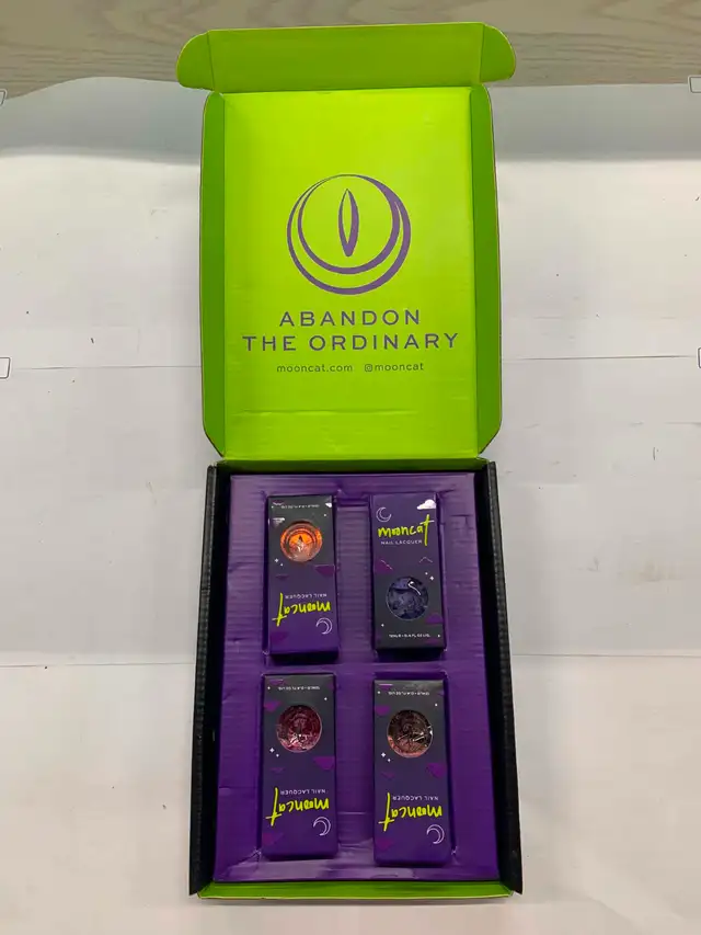 Abandon  the  Ordinary   Nail Lacquer