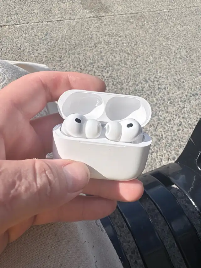 looking: airpods pro max 3 left ear