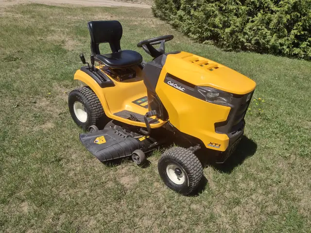 Tracteur a gazon CUB CADET XT1 18 hp 42'' de coupe 126 hrs