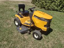 Tracteur a gazon CUB CADET XT1 18 hp 42'' de coupe 126 hrs