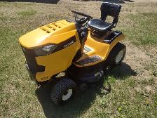 Tracteur a gazon CUB CADET XT1 18 hp 42'' de coupe 126 hrs - Photo 2